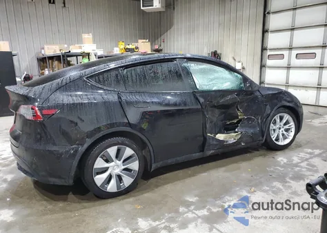 2022 Tesla Model Y z USA, uszkodzony, nr VIN 7SAYGAEE5NF426643